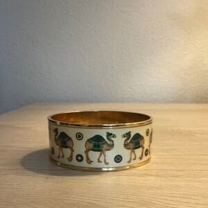 C.Wonder Camel Design Gold Bangle
